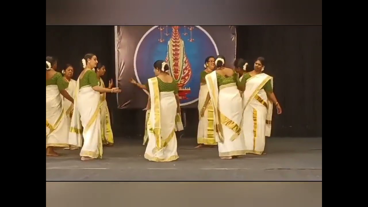 തൃശ്ശൂർ വടക്കനാഥ ക്ഷേത്രത്തിൽ കളിച്ച ഒരു തിരുവാതിര കാണാം