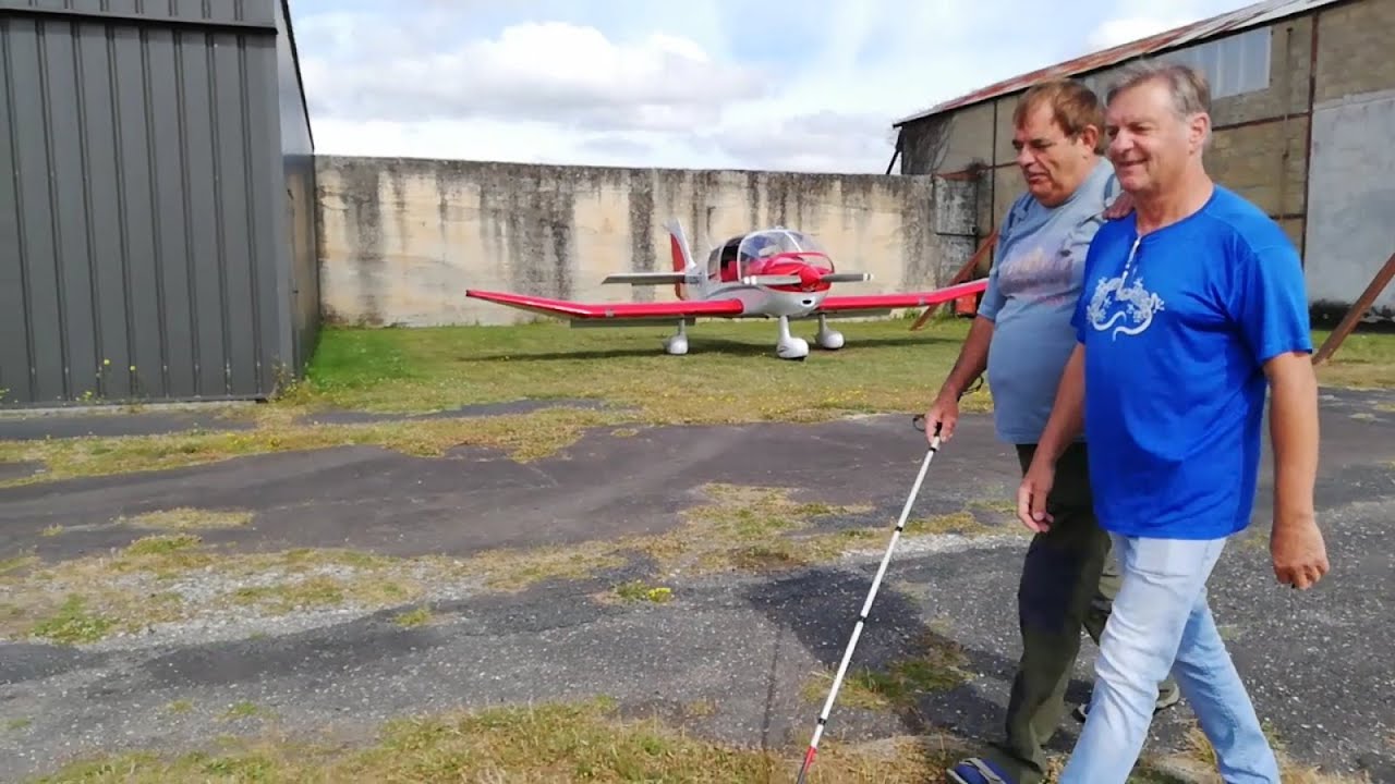 Saintes : les Mirauds Volants, pilotes d'avion aveugles ou malvoyants, en stage à l'aéro-club