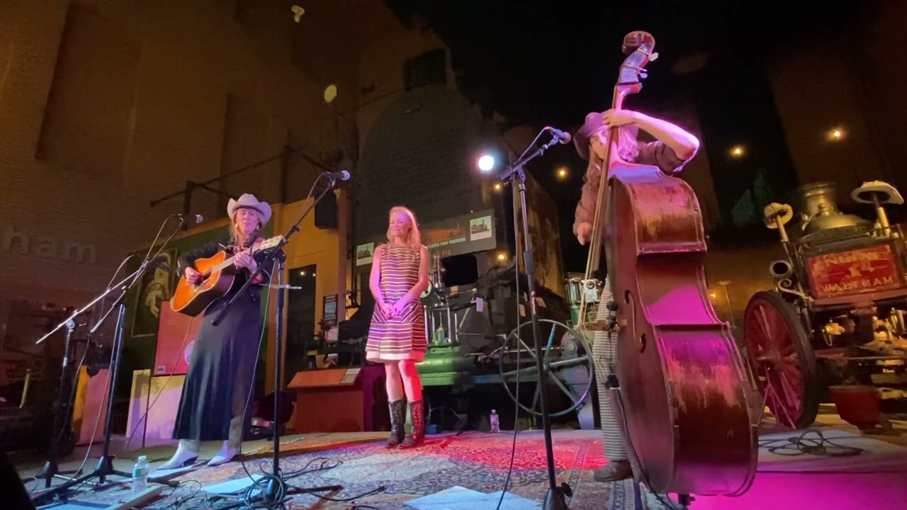 Brennen Leigh, Kelly Willis & Melissa Carper - ‘I Have Met My Love Today’