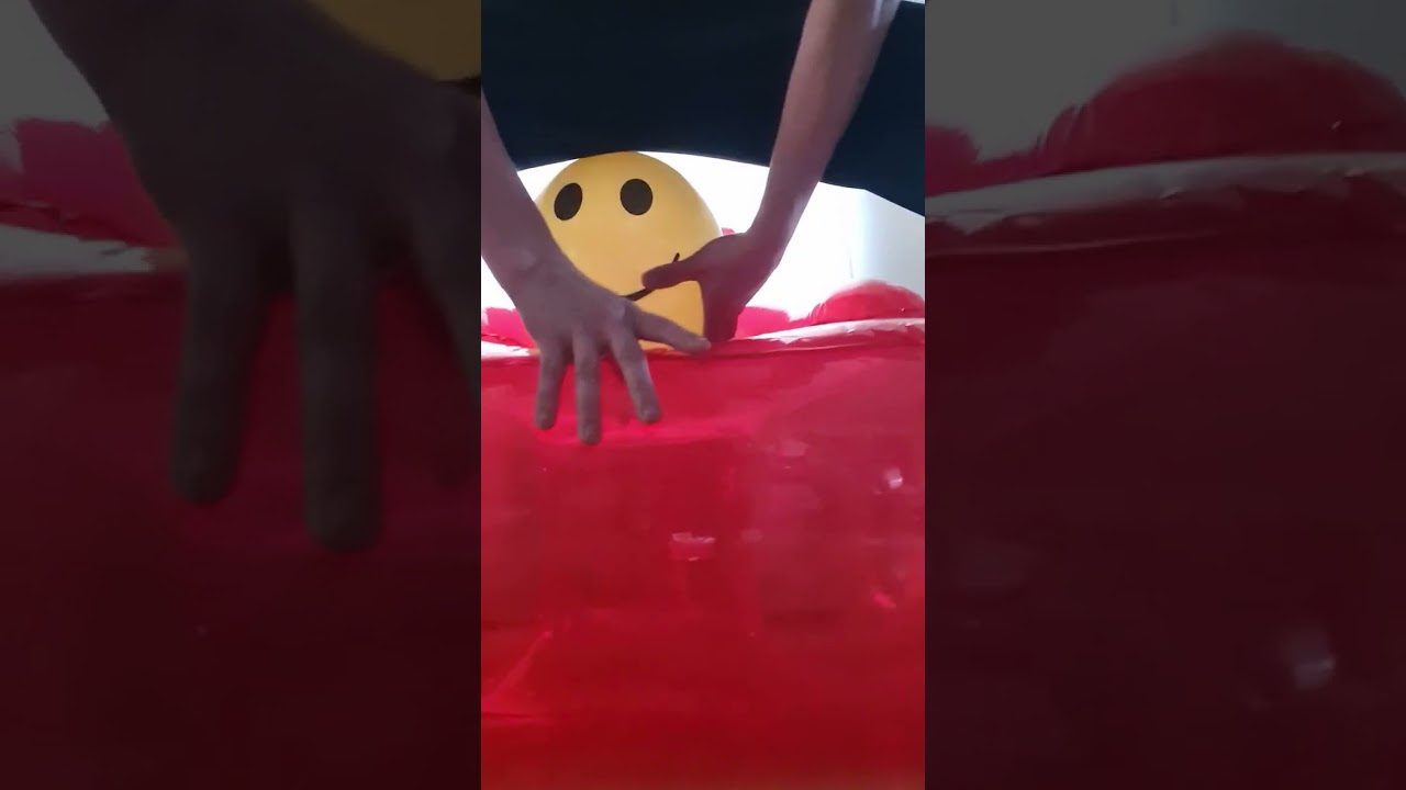 Sit2pop a yellow Smiley balloon on my inflatable chair