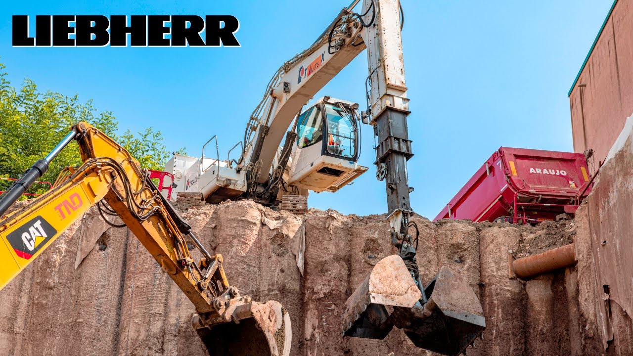 Liebherr R 946 with telescopic boom