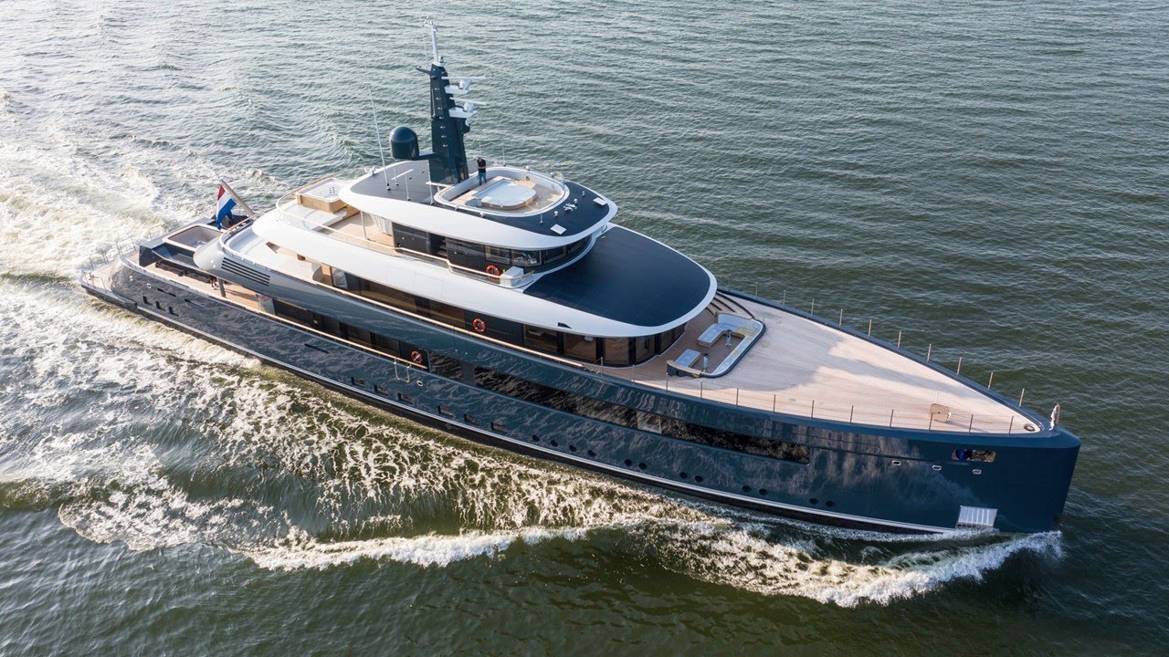 Feadship B left Rotterdam for Amsterdam today.