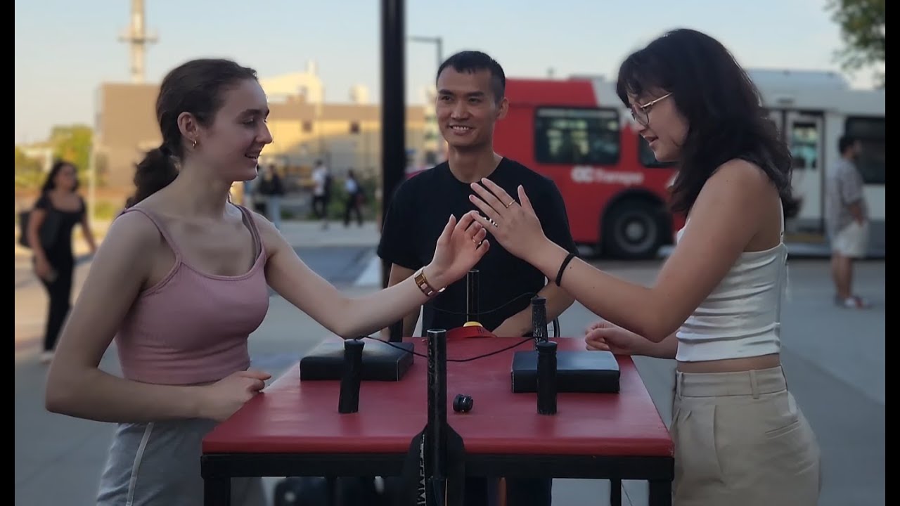 Estelle vs. Jailyn – Campus Armwrestling at Carleton University