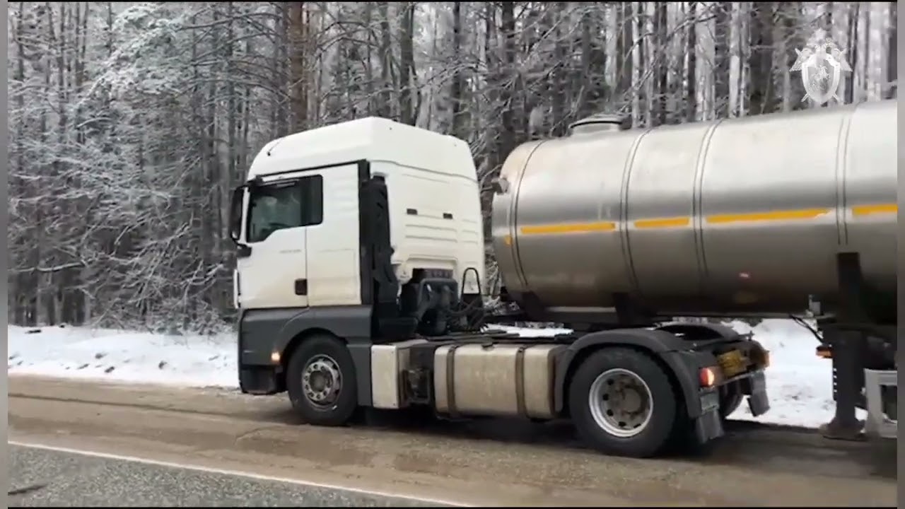 23.12.2023 ДТП в Якшур-Бодьинском районе Удмуртии. Автобус воткнулся в грузовик.