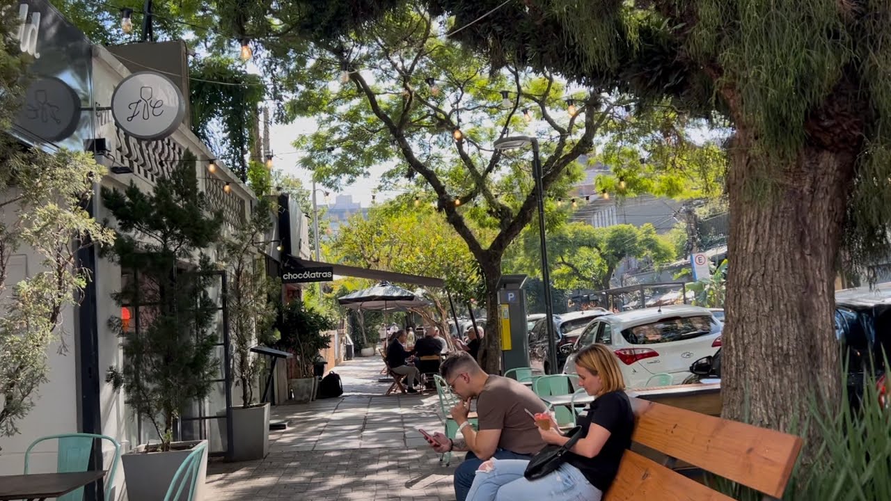 Moinhos de Vento: Casas, ruas, bares, restaurantes. Caminhando por Porto Alegre