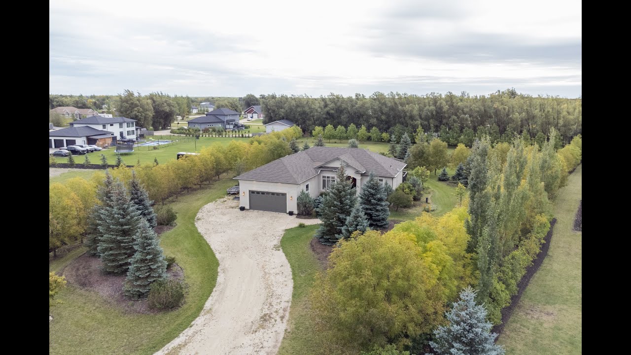 30 Younes Dr, East Selkirk Listed by Lisa Raymond, REALTOR&reg;