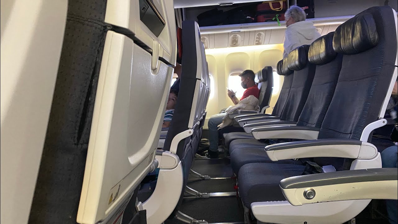 Обзор эконом-класса Air Canada: полет на Boeing 777-300ER
