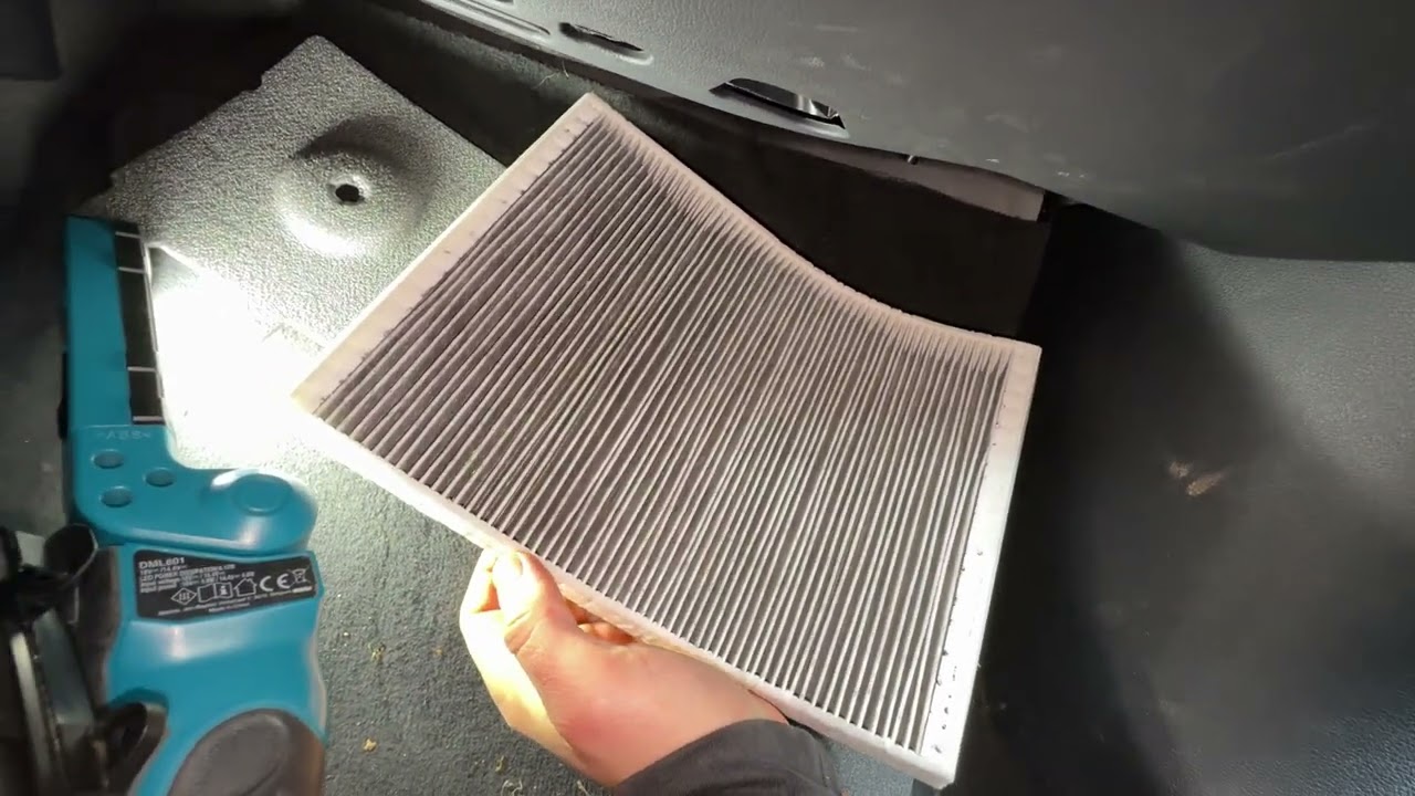 PKW Pollen Filter ersetzen Innenraum Filter wechseln Audi A4/S4 Avant Pollenfilter Anleitung