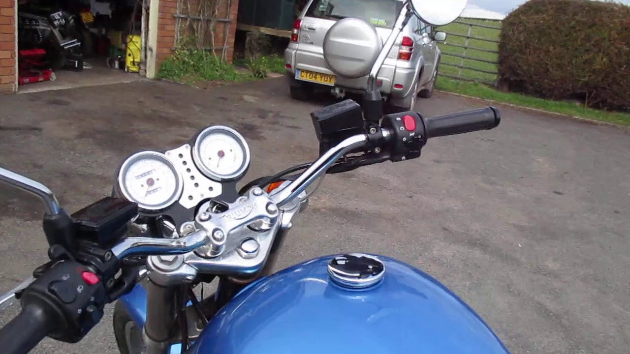 Triumph Thunderbird 900 Blue start and run