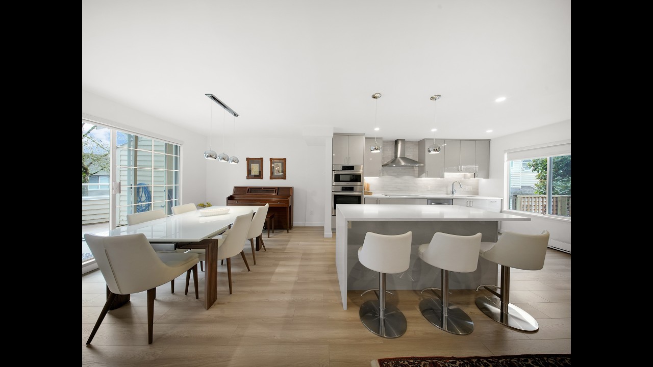 South-Facing, Fully Renovated 3 Bed + Den Townhouse | North Vancouver