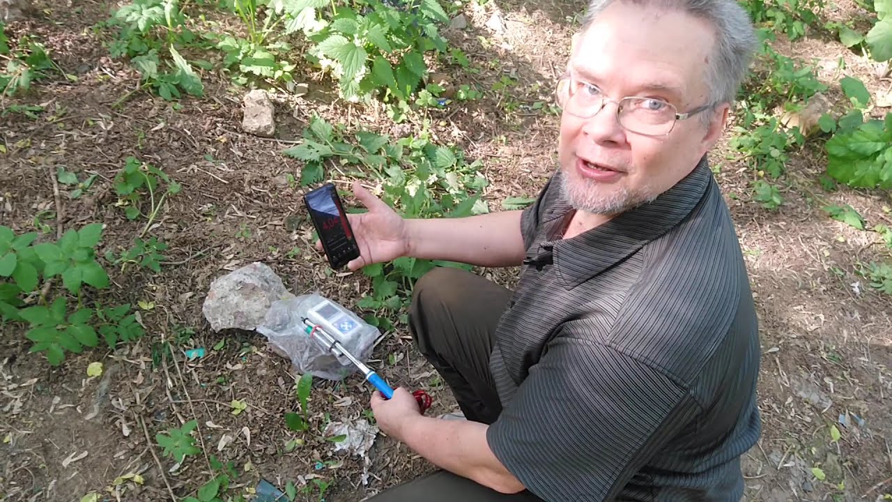 До 9 мкЗв/ч  - фрагменты радиоактивных отходов МЗП на Каширском шоссе, 78