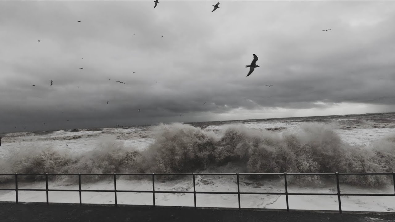 Huge Waves at Teignmouth Today