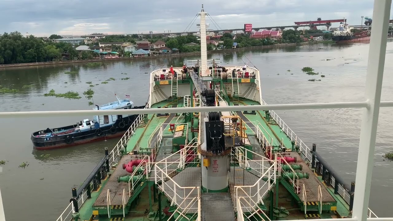 Tanker ship turning on the starboard side and alongside the Drydock.