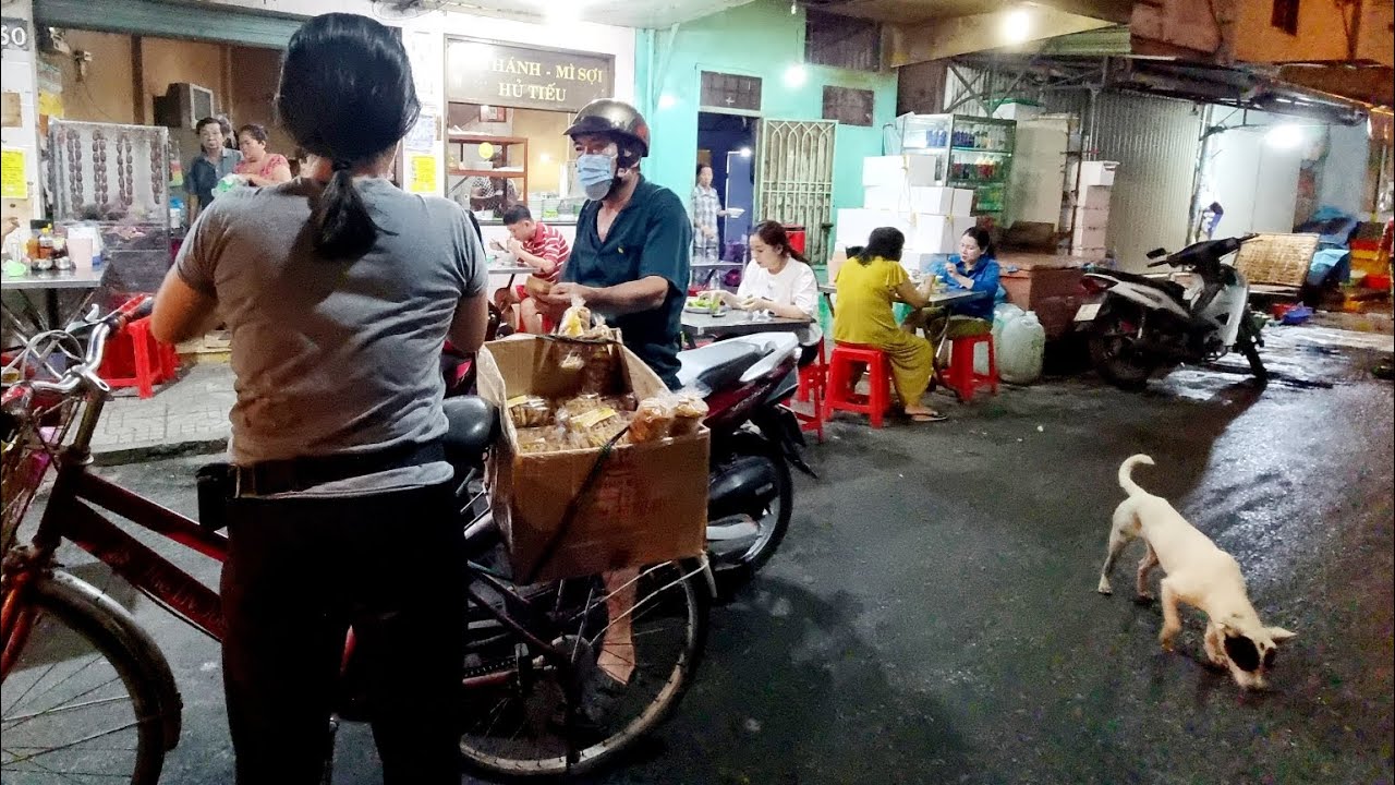 4.10.2024 Đường phố tấp nập về đêm cận cảnh cuộc sống chợ Phan Thiết Việt Nam