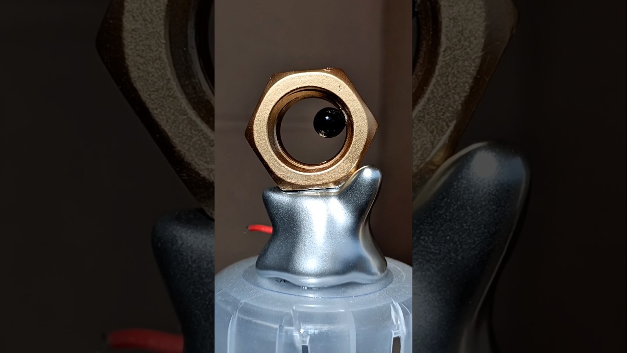 Hago al Pok&eacute;mon Meltan de forma Realista
