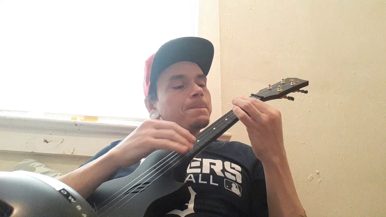 Enya nova U  vs Deviser solid cedar vs V-tab solid spruce. Concert ukulele comparison.