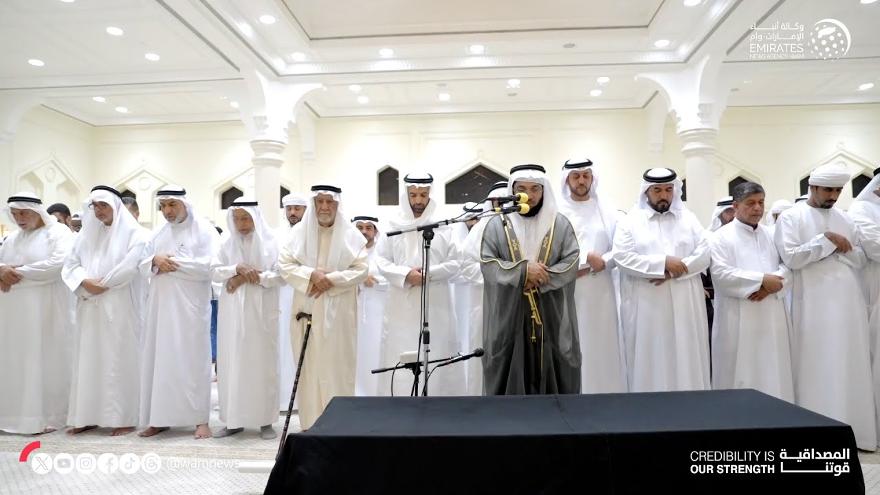 ولي عهد رأس الخيمة يؤدي صلاة الجنازة على جثمان والدة الدكتور عبدالله علي الطابور