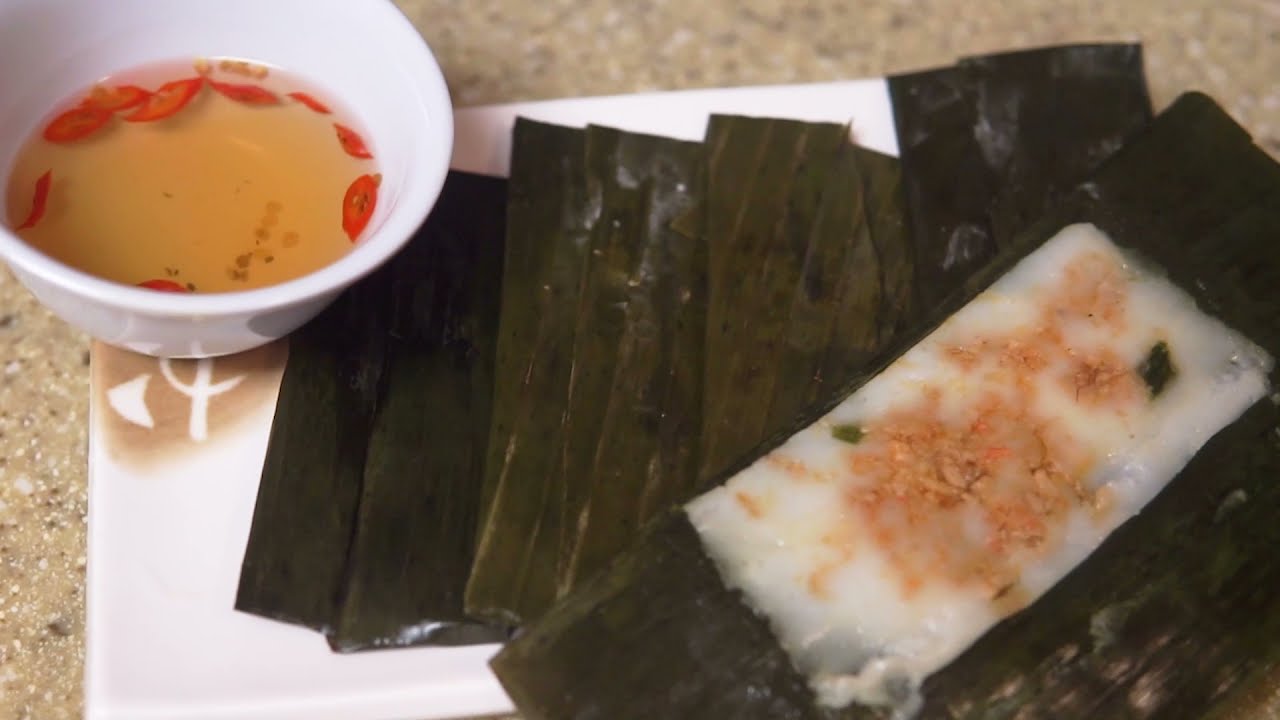 Flat Steamed Rice Dumplings - B&aacute;nh Nậm Huế