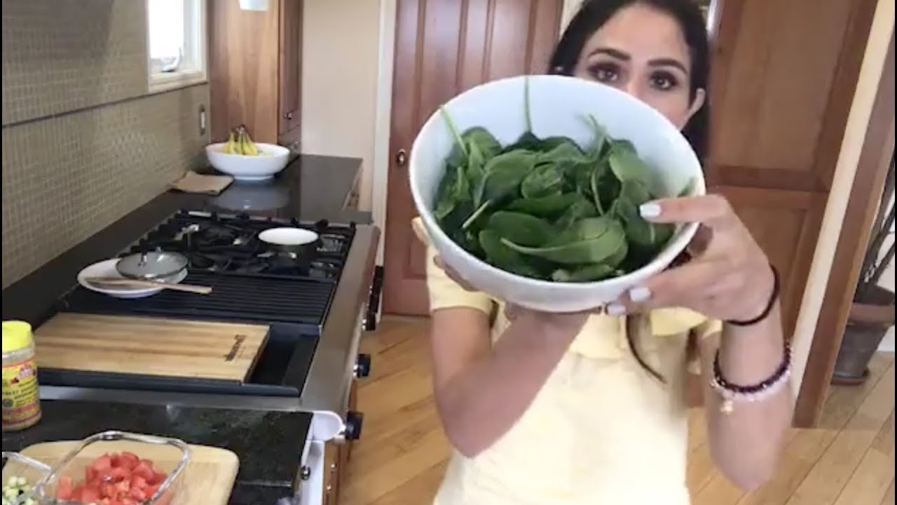 GGSo! Aka Glowing Green Soup [Kim Cooks Live + Q&A]