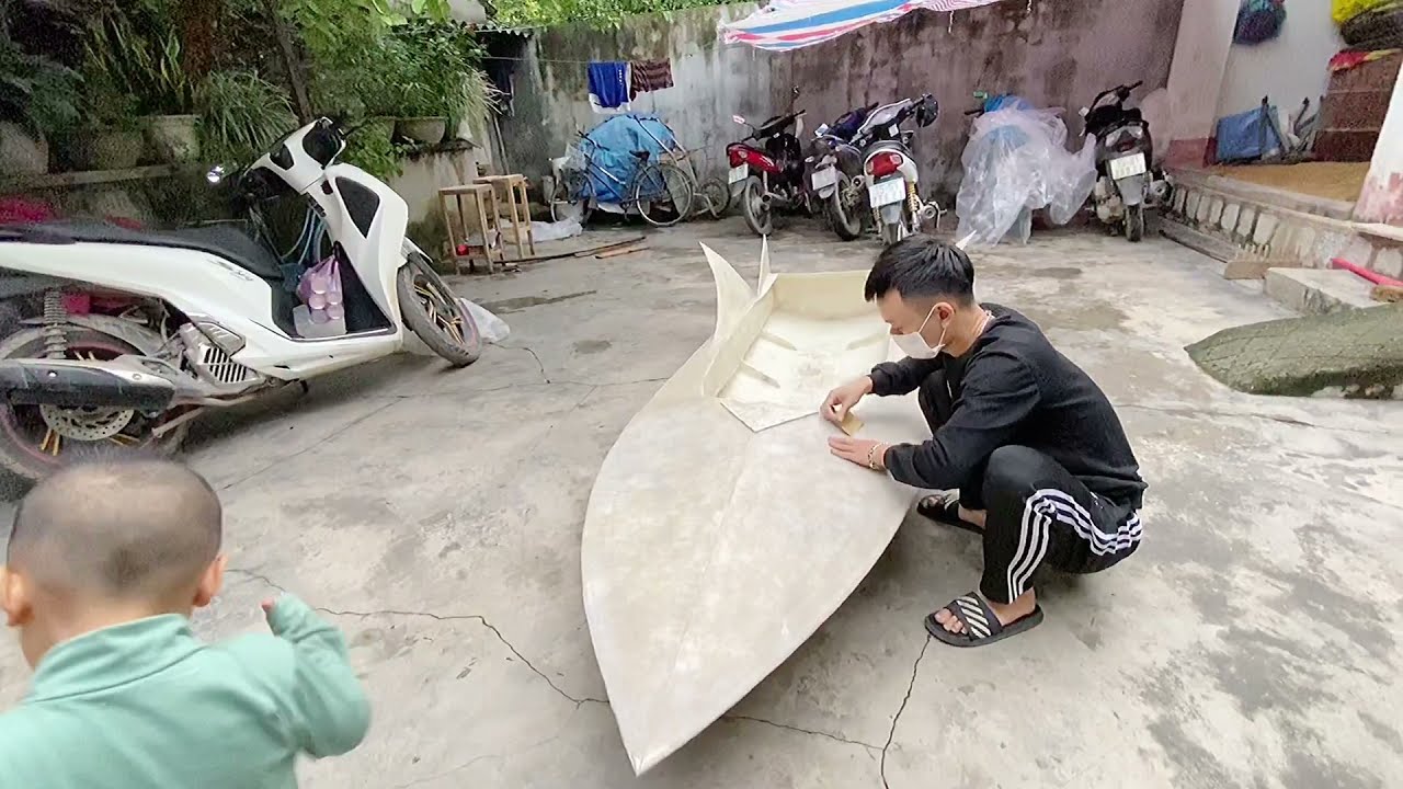 Đã Hoàn Thành Bào Gọt Và Quét Keo Cho Chiếc Thuyền CANO Chế Đẹp Nhất Miền Bắc
