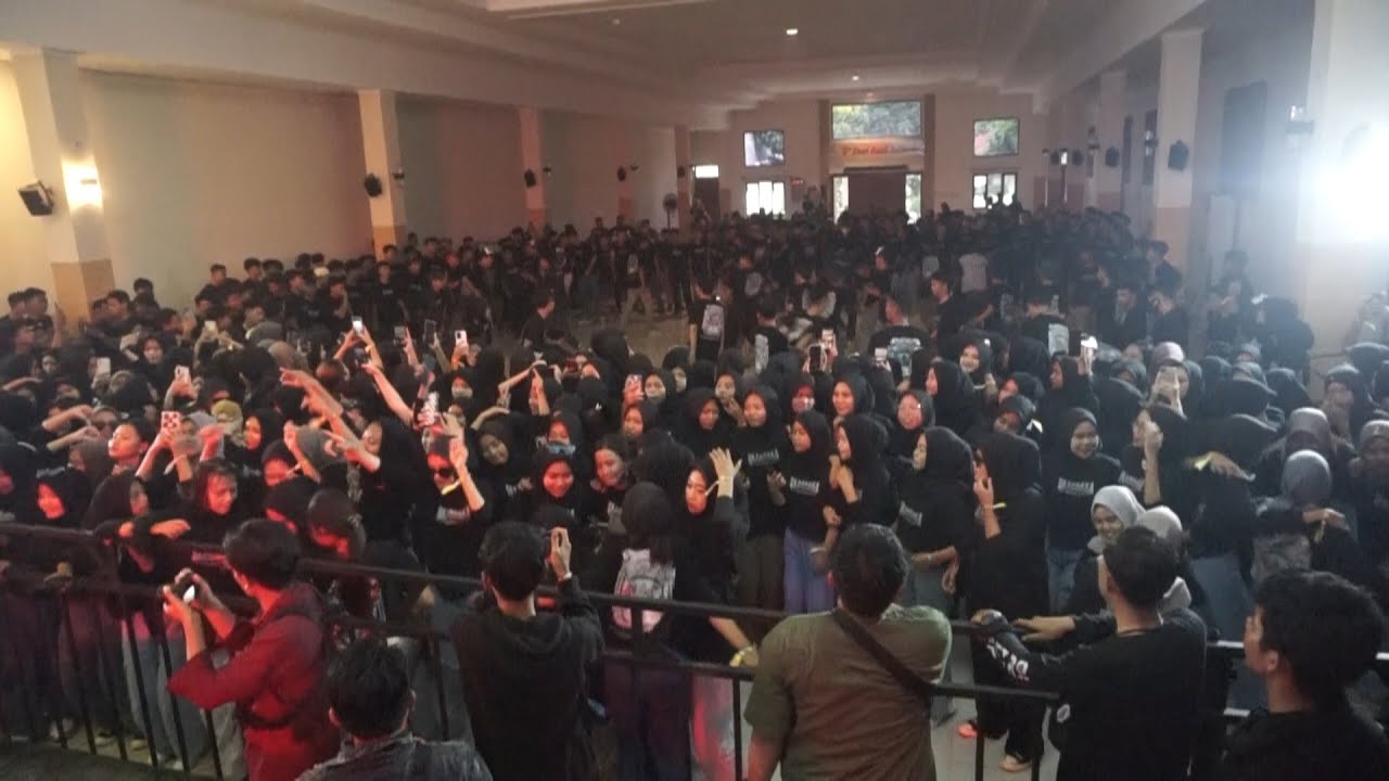 BERMALAM BINTANG - REBELLIONROSE