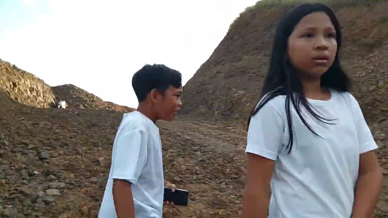 Pumunta sa bukid àt kumuwa Ng buko hahahah