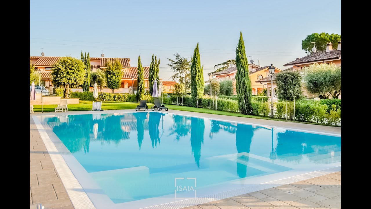 Roma nord Flaminia - Modernissima villa a schiera in vendita in comprensorio con piscina.