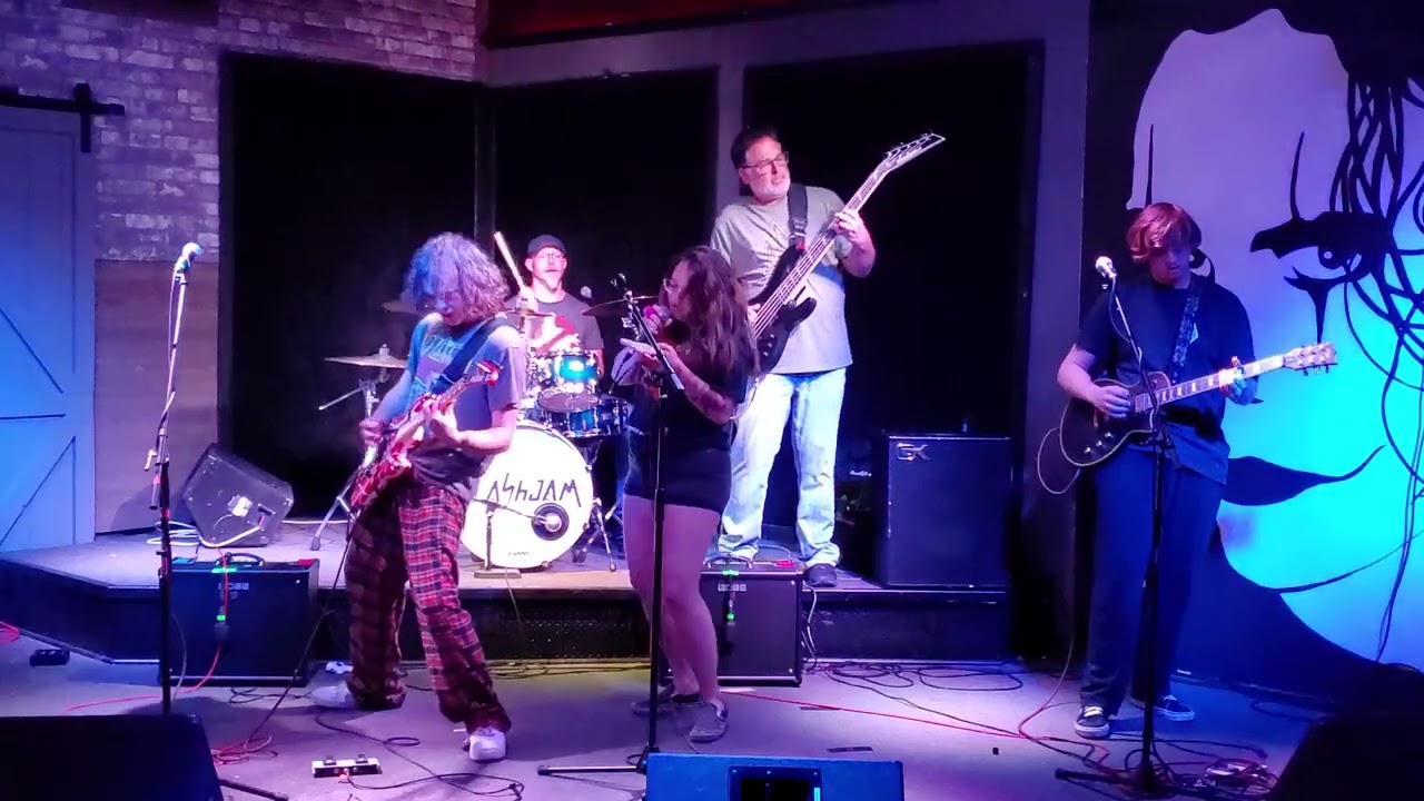 FlashJam; Separate Ways Worlds Apart; Journey; Performed By Chain Breaker