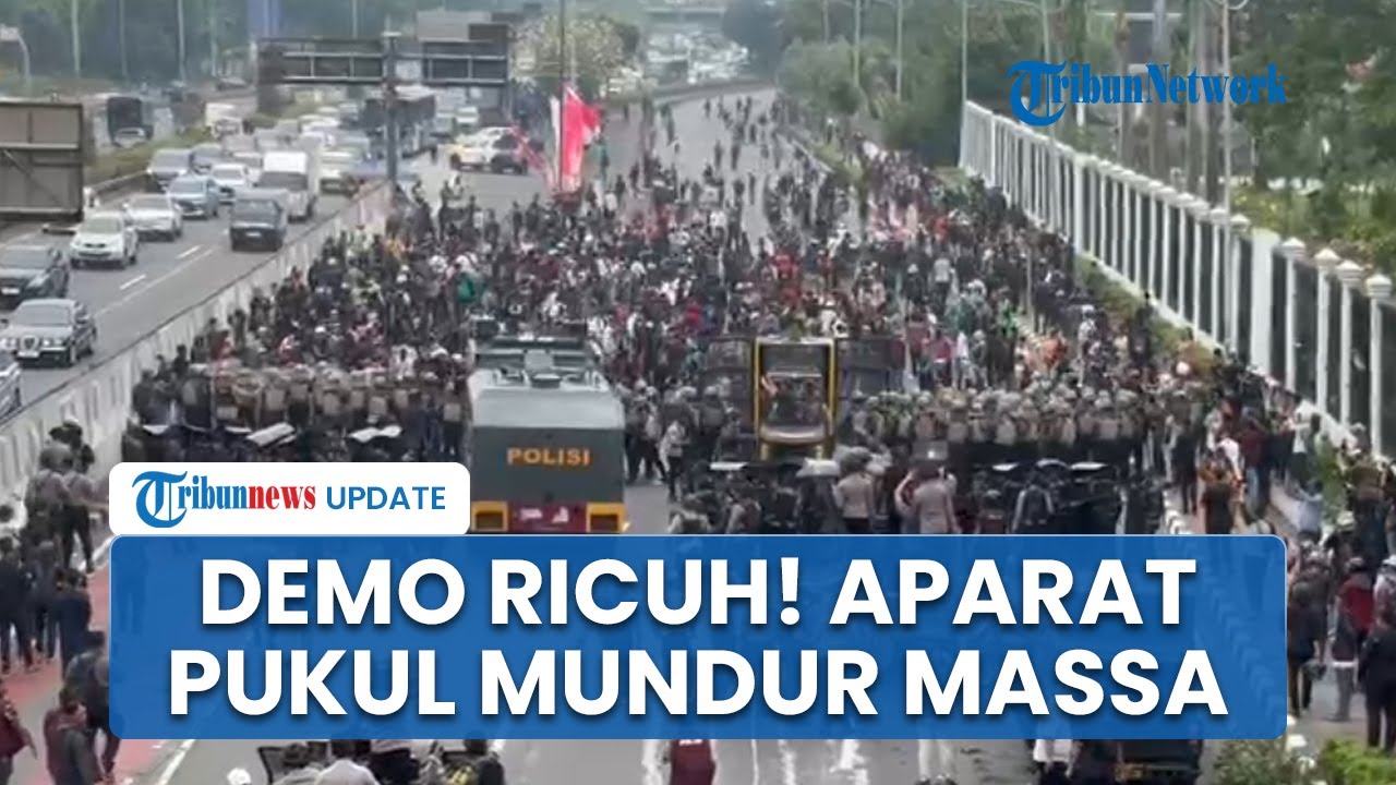 Demo di DPR Ricuh! Aparat Pukul Mundur Ratusan Massa Pakai Water Cannon Vs Lempar Batu dan Botol