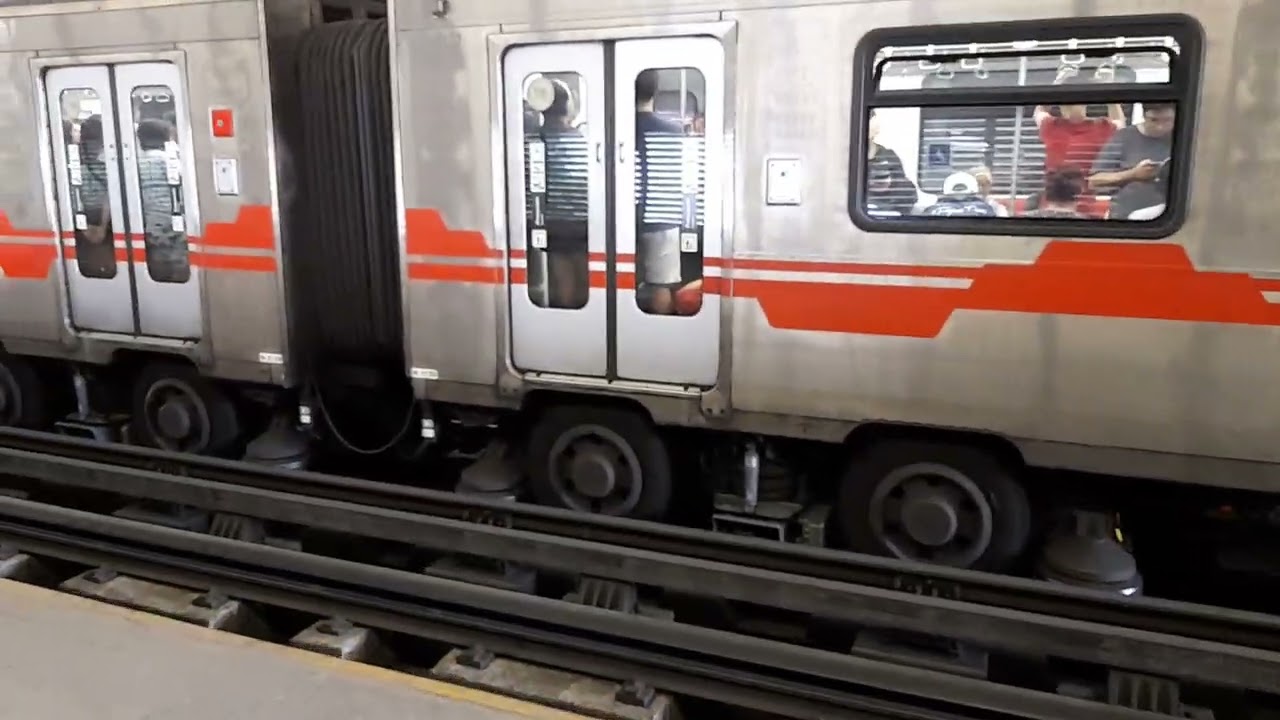 Metro de Santiago | NS2016 2139 en Rodrigo de Araya
