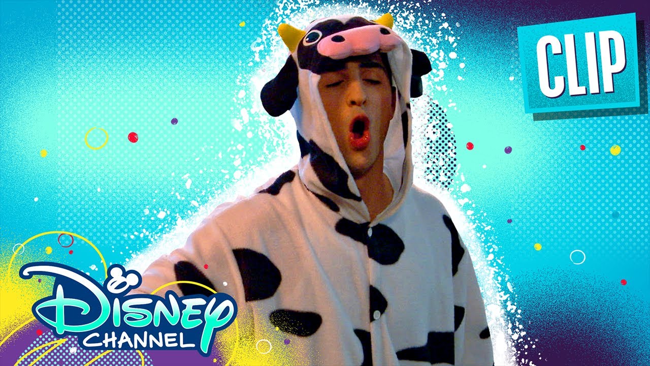 Never a Dull Moo-ment 🐮  | BUNK'D | @disneychannelanimation