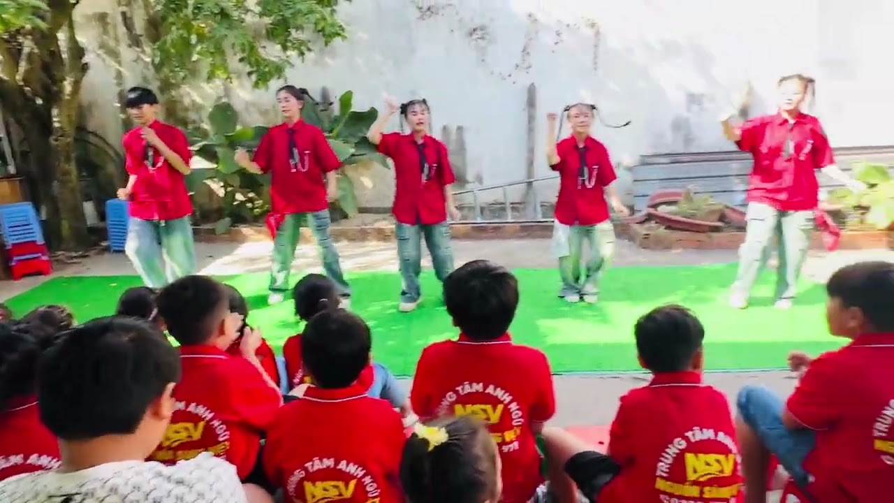 ROCK HẠT GẠO + Ếch Ngoài Đáy Giếng | Khai trương Nguồn Sáng Việt | NiNa Dance