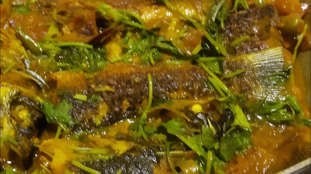 শীতের কাঁচা পাকা টমেটো দিয়ে মাছের ঝাল। Tomato diye Macher Jhal Recipe.