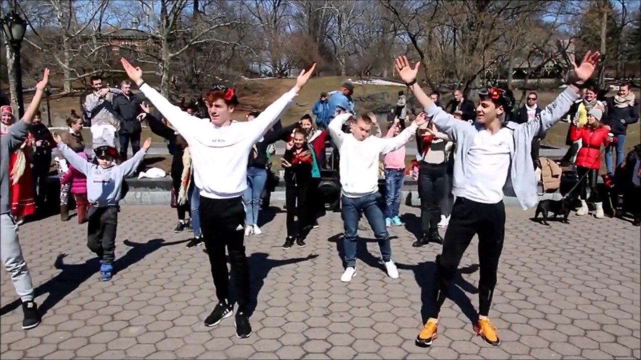 Kalinka in New York. (Russian Dance).