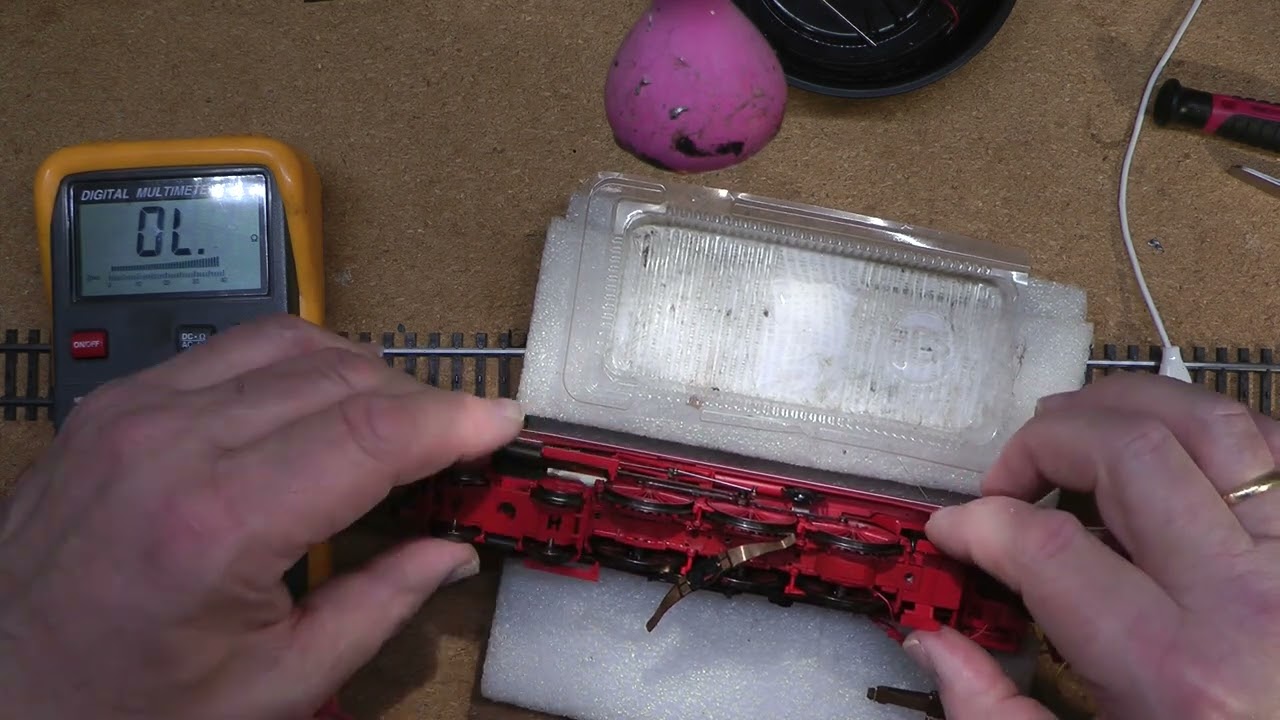 Wolfgangs Märklin Modellbahn Roco BR 18 201in ROT Läuft nicht.