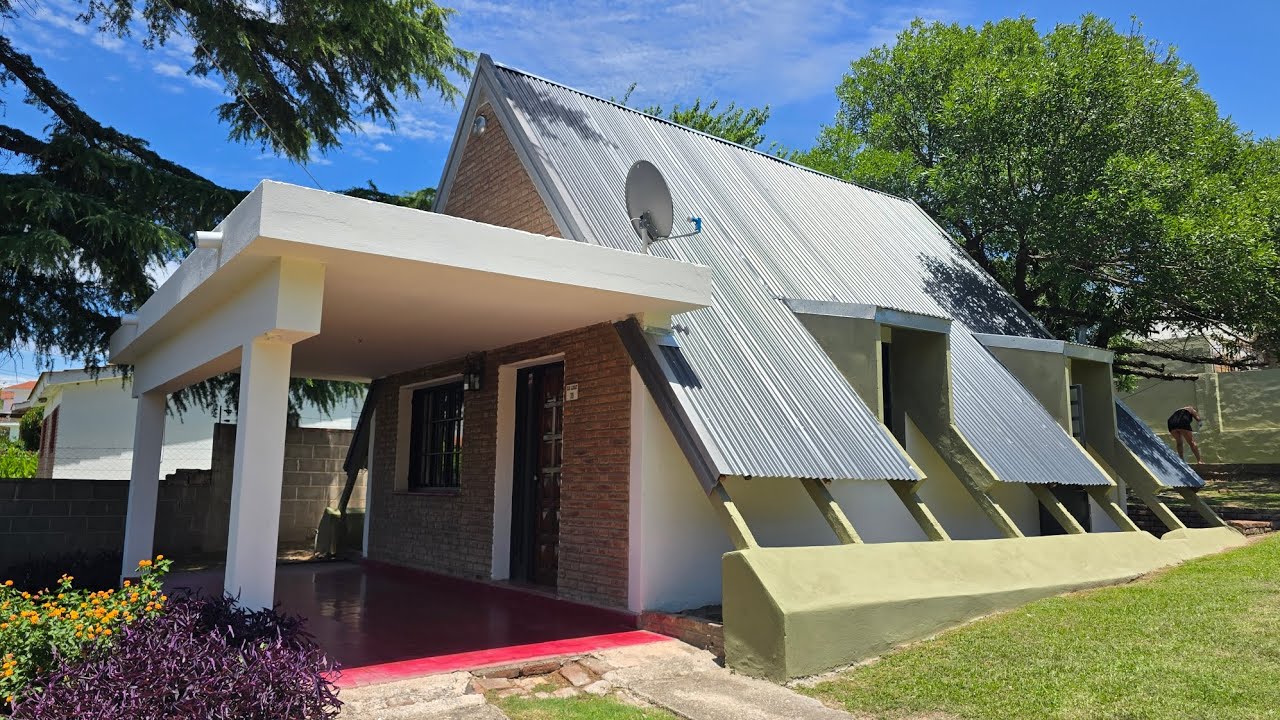 VENTA: Casa - 2 dormitorios - pileta y quincho - zona balneario - Villa Carlos Paz 