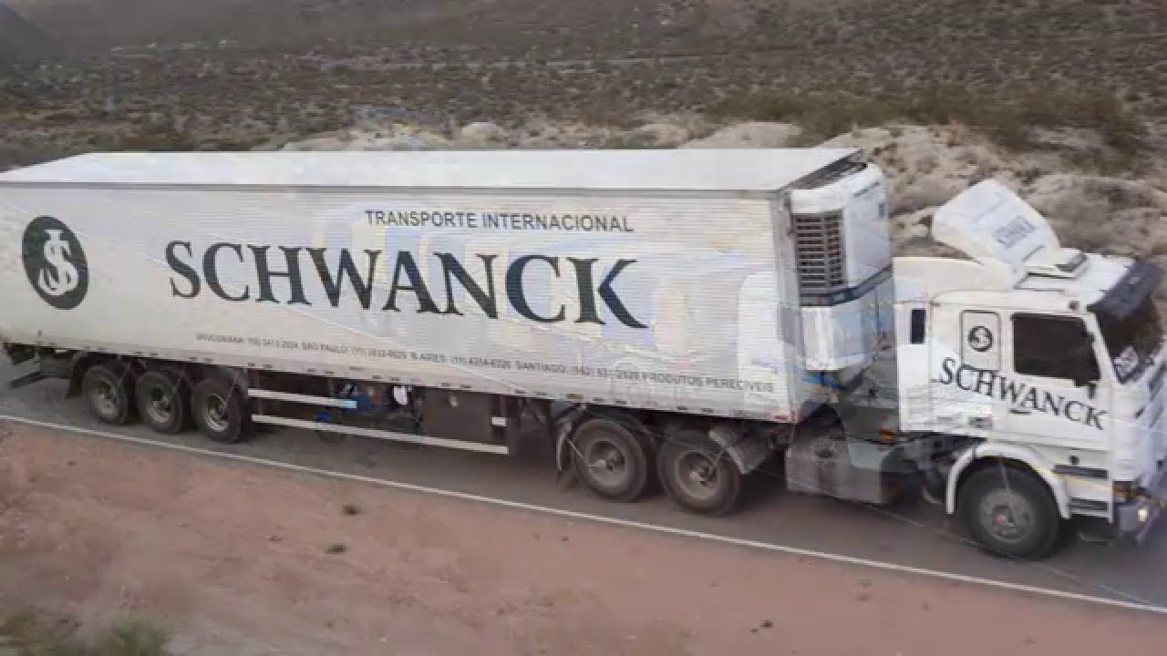CAMIONES EN DESAGUADERO Y CORDILLEREANDO CON TRANSPORTE INTERNACIONAL...