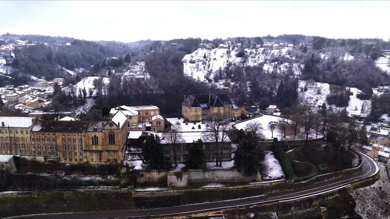 Autour du château des comtes puis ducs de Bar.