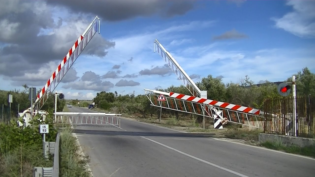 Spoorwegovergang Castelvetrano (I) // Railroad crossing // Passaggio a livello