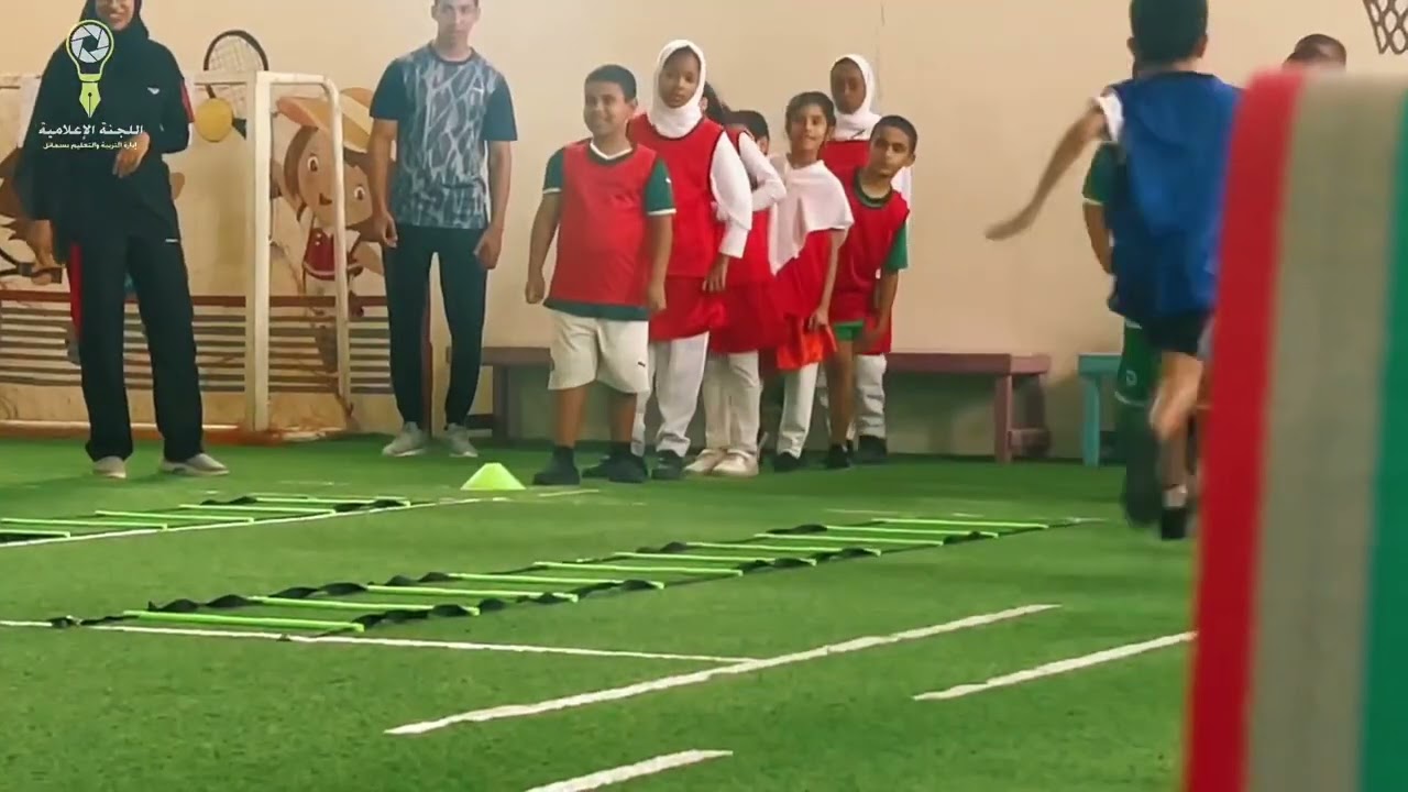 زيارة طلبة جامعة السلطان قابوس لمدرسة الشمائل للتعليم الأساسي