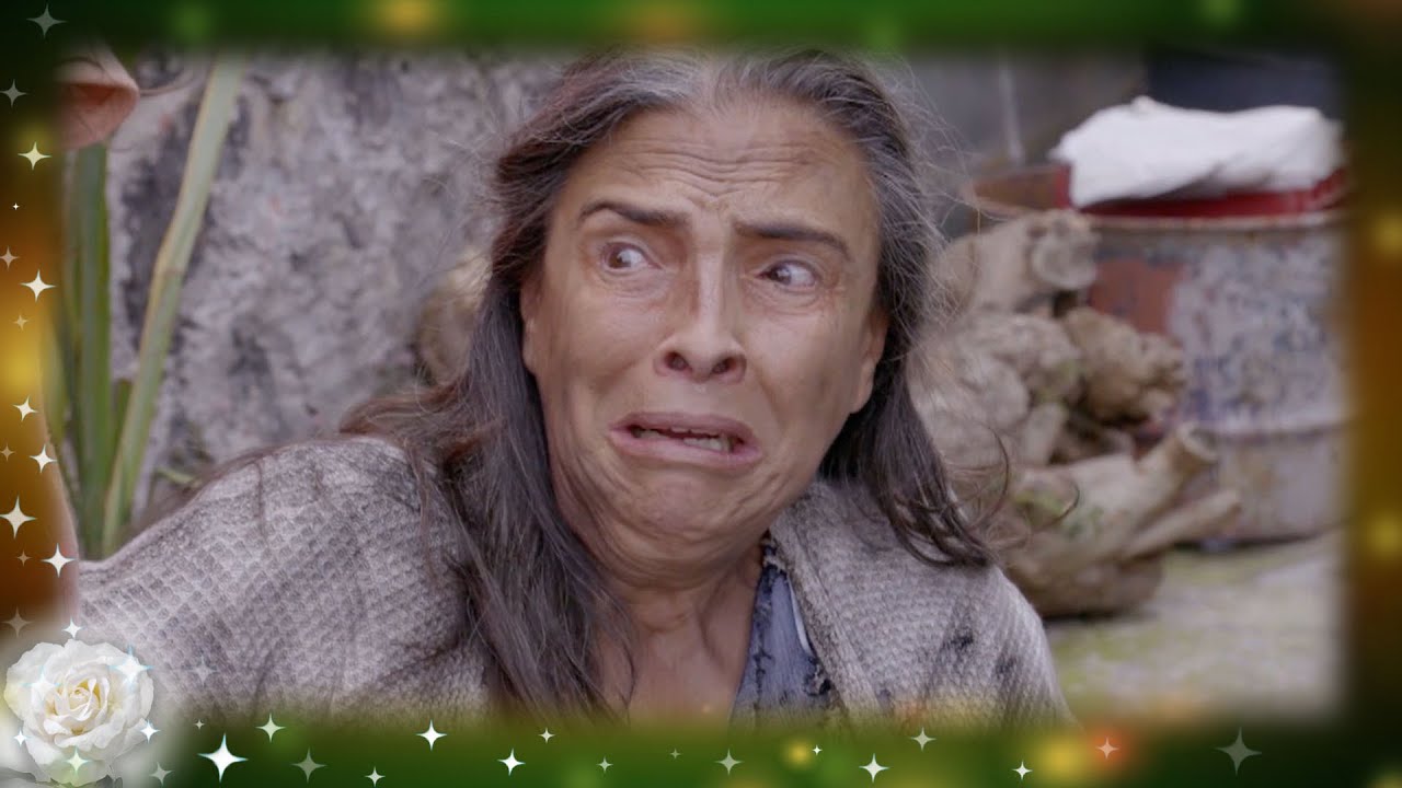 La Rosa de Guadalupe: Roberta obliga a su mamá a pedir limosna | El valor de una madre