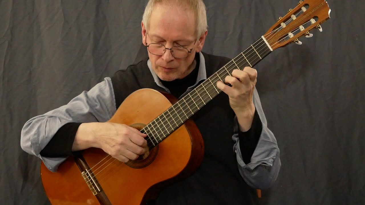 Georg vom Grafen plays Prelude BWV 999 on a Strohmer 38