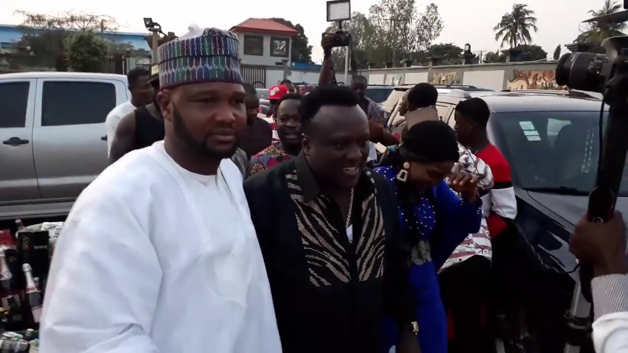 Saheed osupa arrive the premiere of OLOKIKI ORU in grand style.