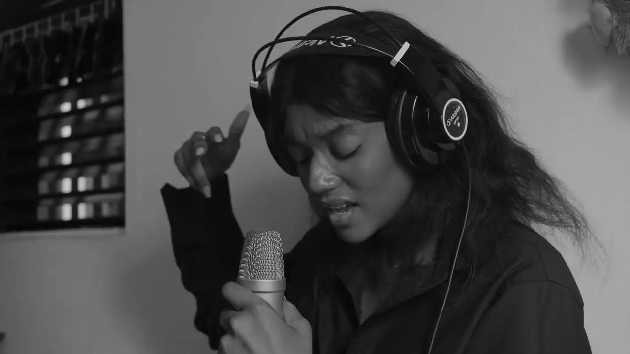 NZA - Brisée (Dans la chambre de Enza)