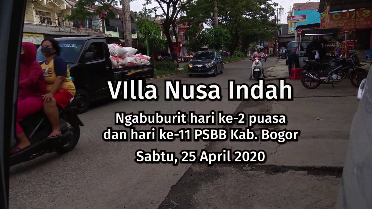 Suasana Jalanan saat Ngabuburit di Villa Nusa Indah, 25 April 2020