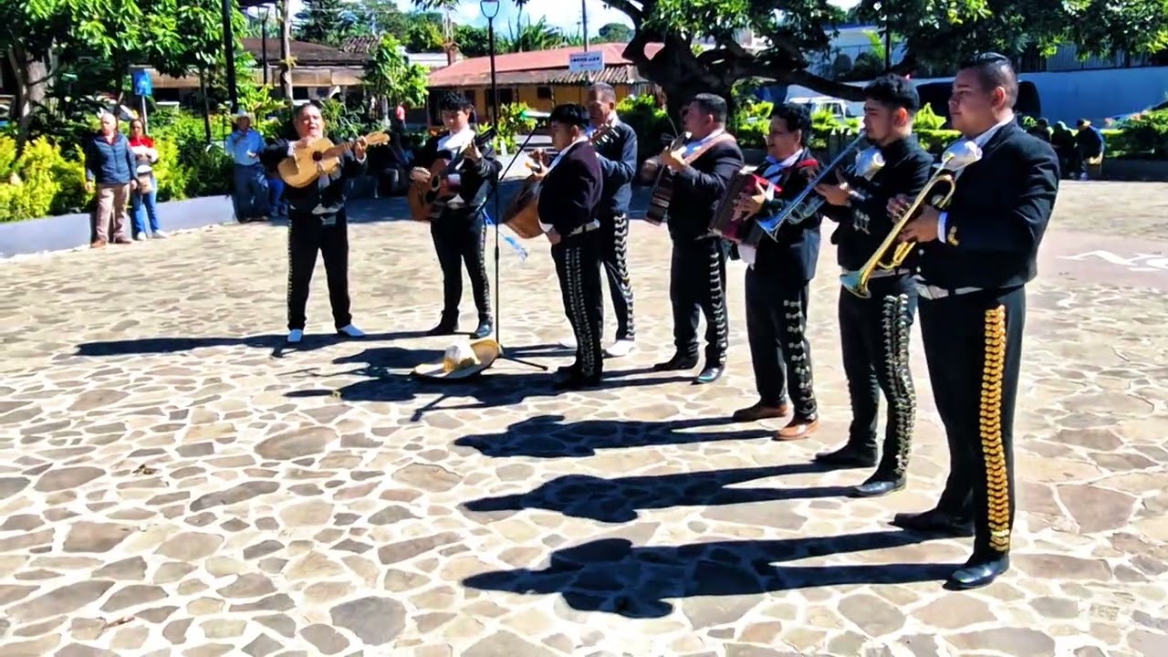 Mariachi Norteño Los Halcones Ahuachapán y Cornelio Reyna El Salvador No tenemos derechos de autor
