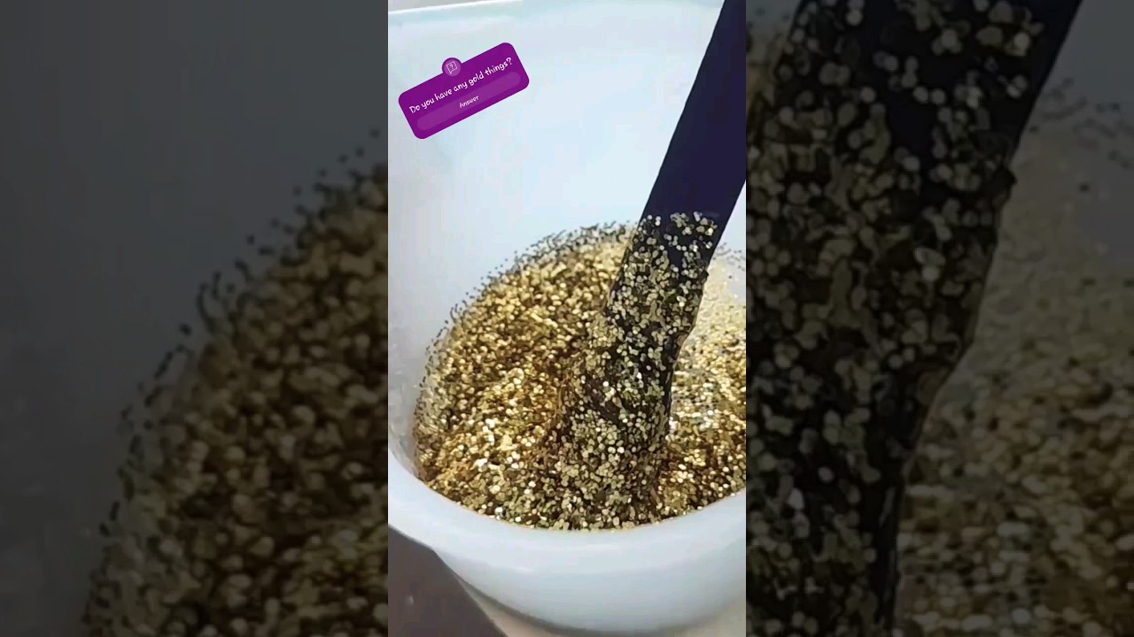 Gold Glitter in Resin , satisfying mix.