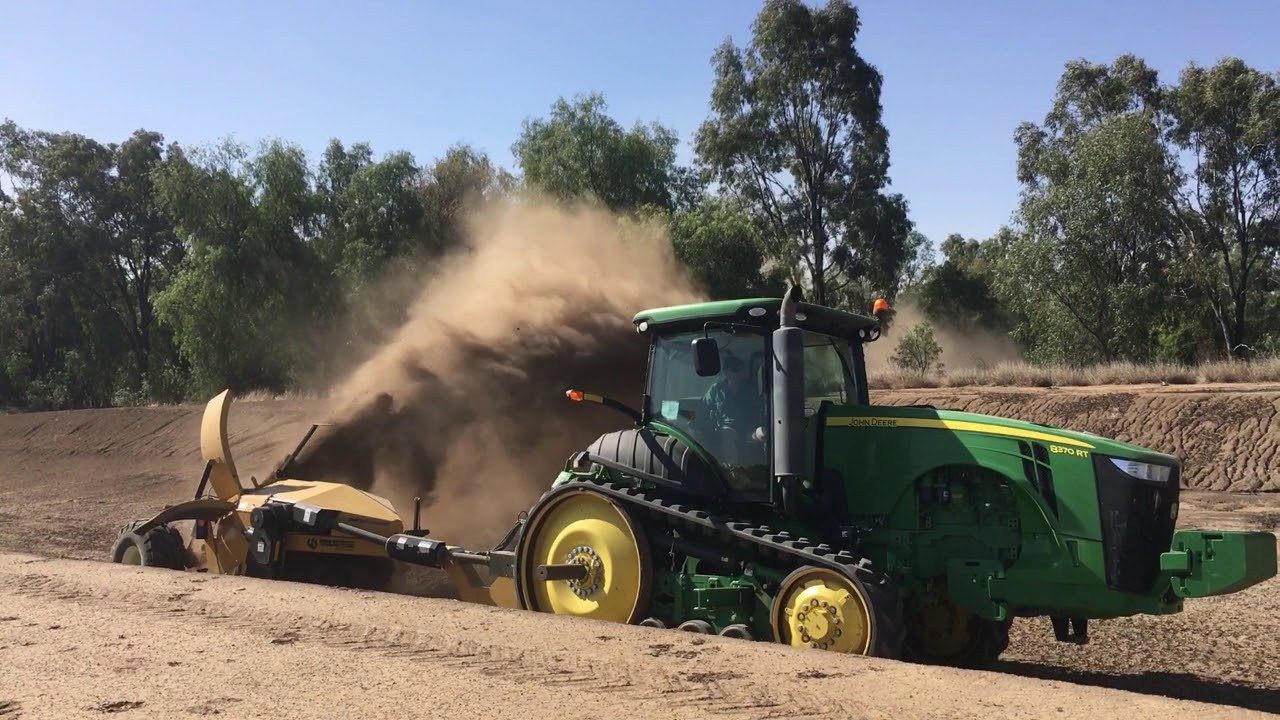 Desilting Cotton Irrigation with the Wolverine Extreme - Braylands, Emerald 2017