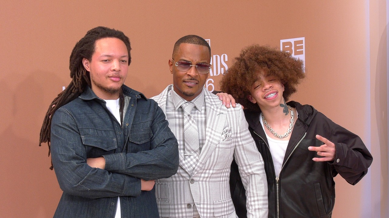 Domani Harris, T.I. и King Harris на красной дорожке премии BET Awards 2026