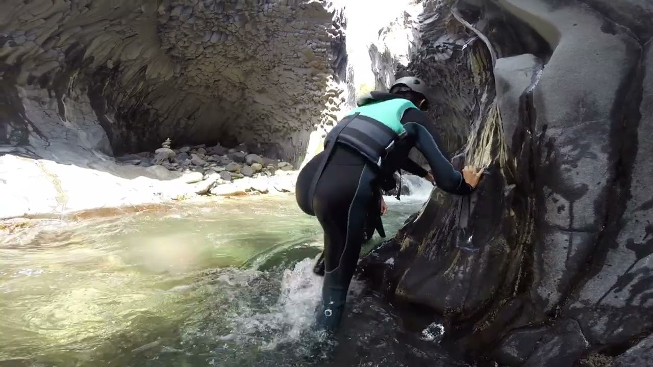 Avventura alle Gole dell'Alcantara con Mauro Prosperi – Natura, Storia e Adrenalina